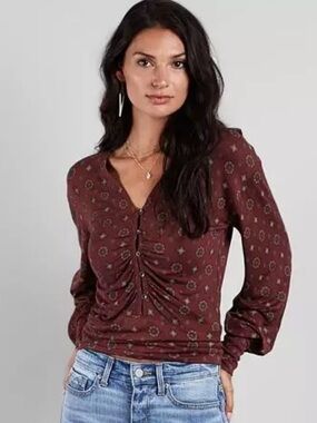 BKE Boutique Buckle Black Rum Raisin Modern V-Neck Button Down Blouse Women’s Sm